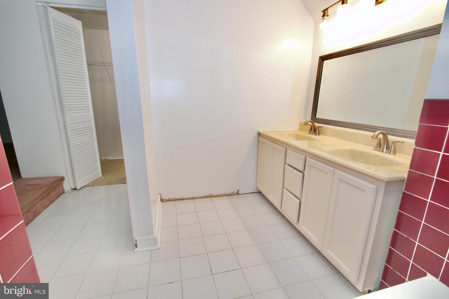 MDCH2046988 Property Photo 17
