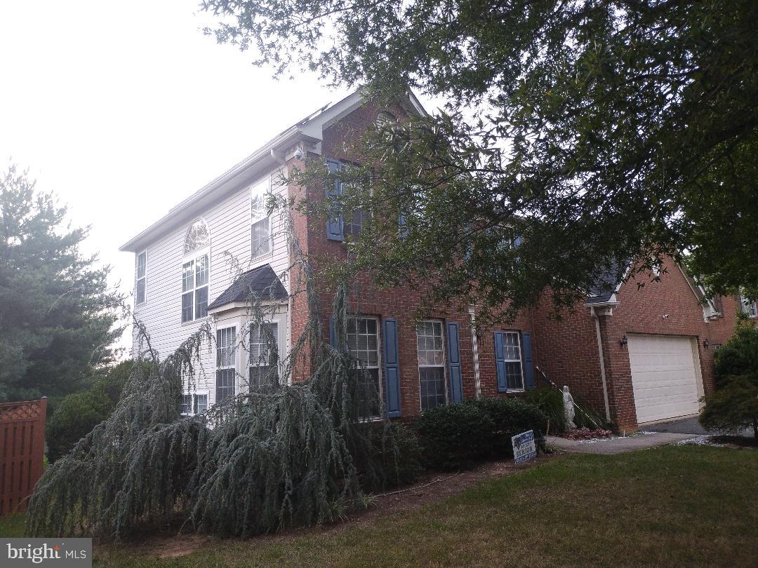 6847 Heathway Ct Property Photo 3