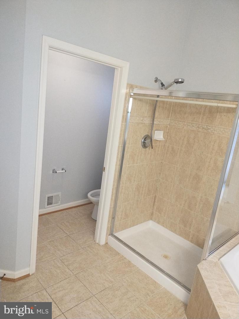 6847 Heathway Ct Property Photo 33