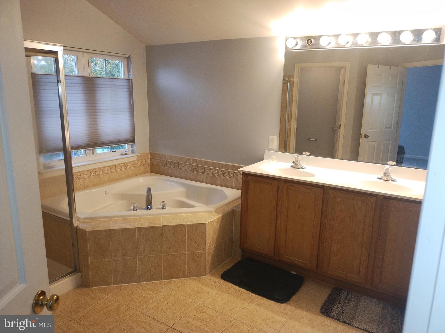 6847 Heathway Ct Property Photo 34