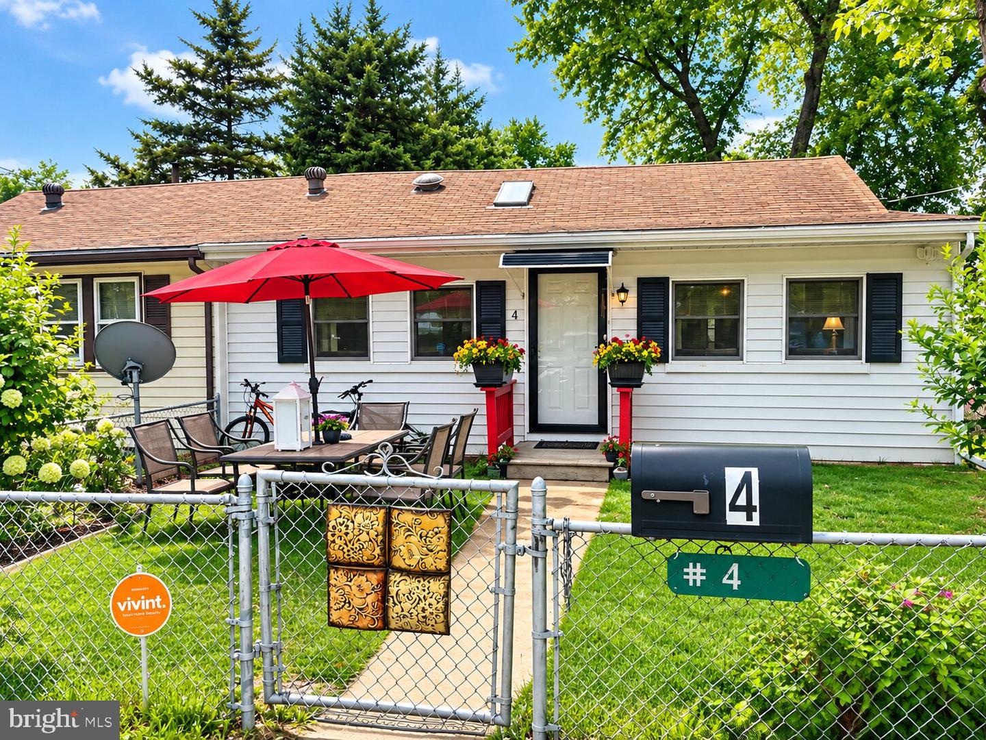 4 Highland Pl Property Photo 1