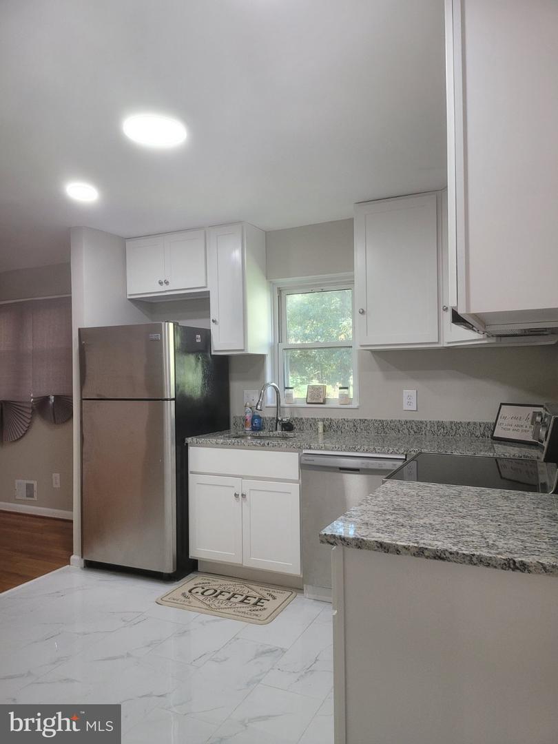 12928 Jameson Dr Property Photo 1