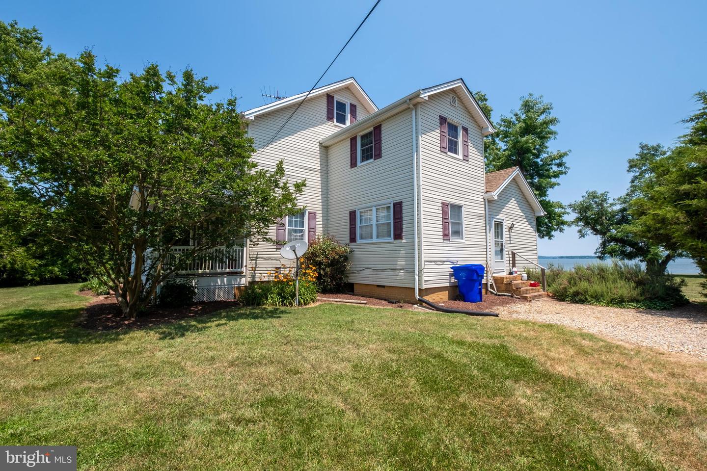 13922 River Rd Property Photo 3