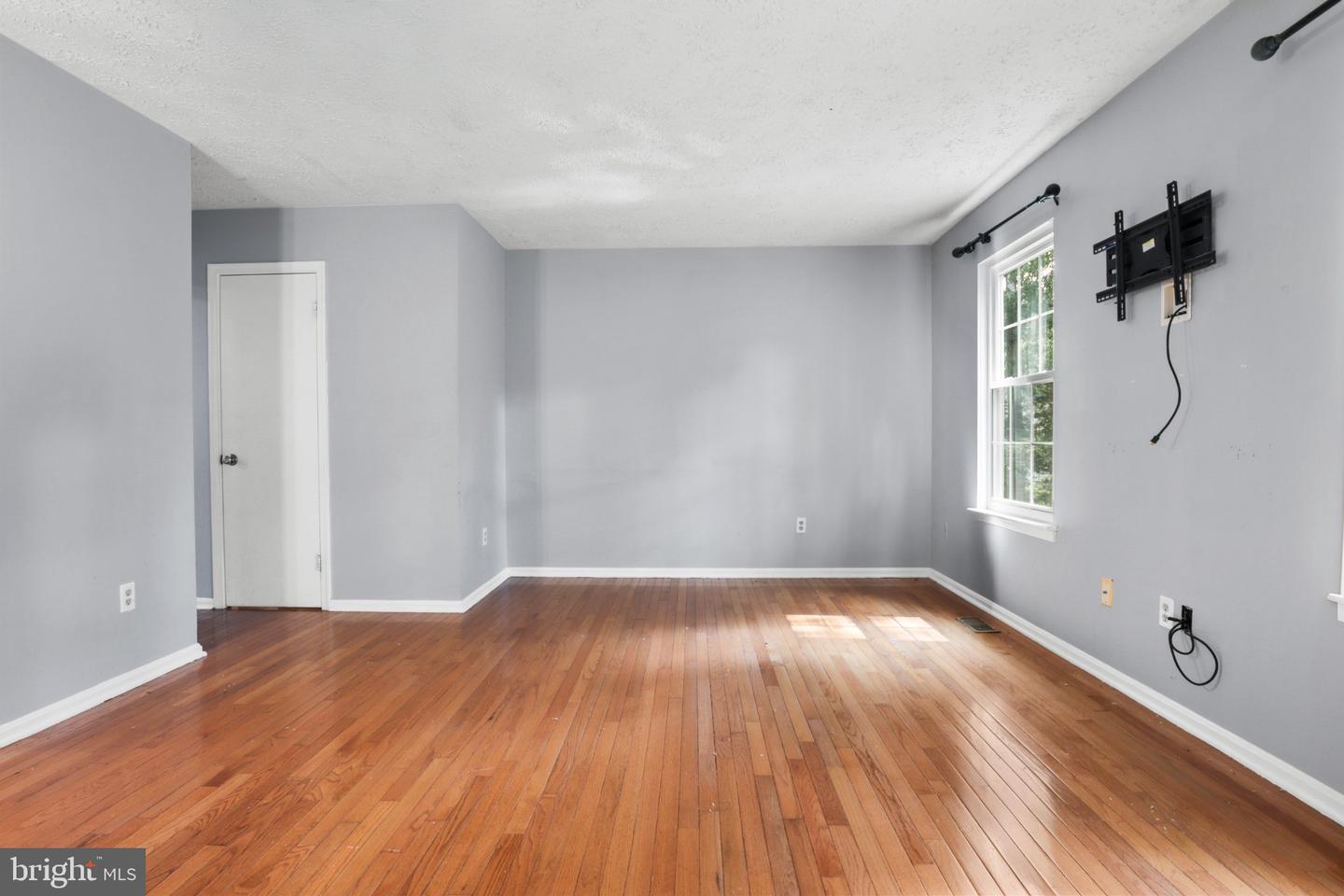4239 Drake Ct Property Photo 5