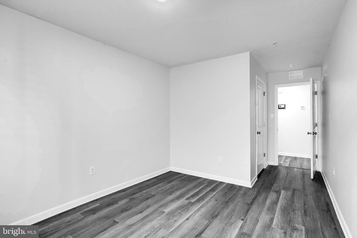 291 Forest Edge Ave Property Photo 20