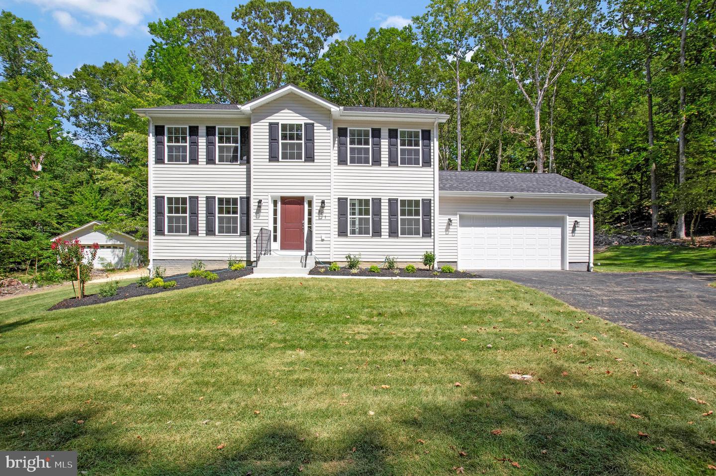 8 E POPLAR LN Property Photo 1