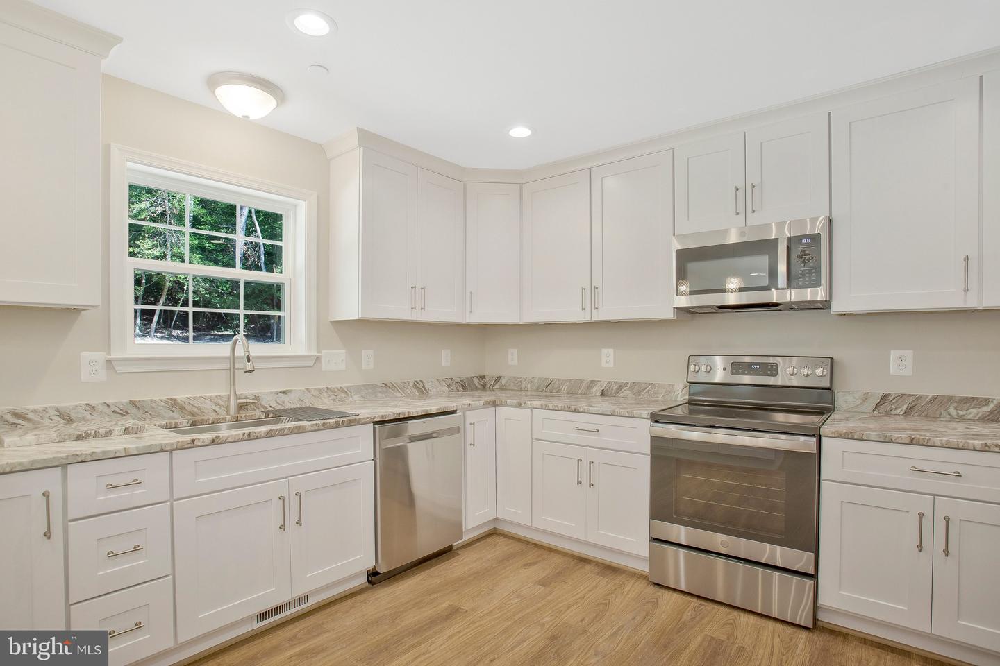 8 E Poplar Ln Property Photo 3