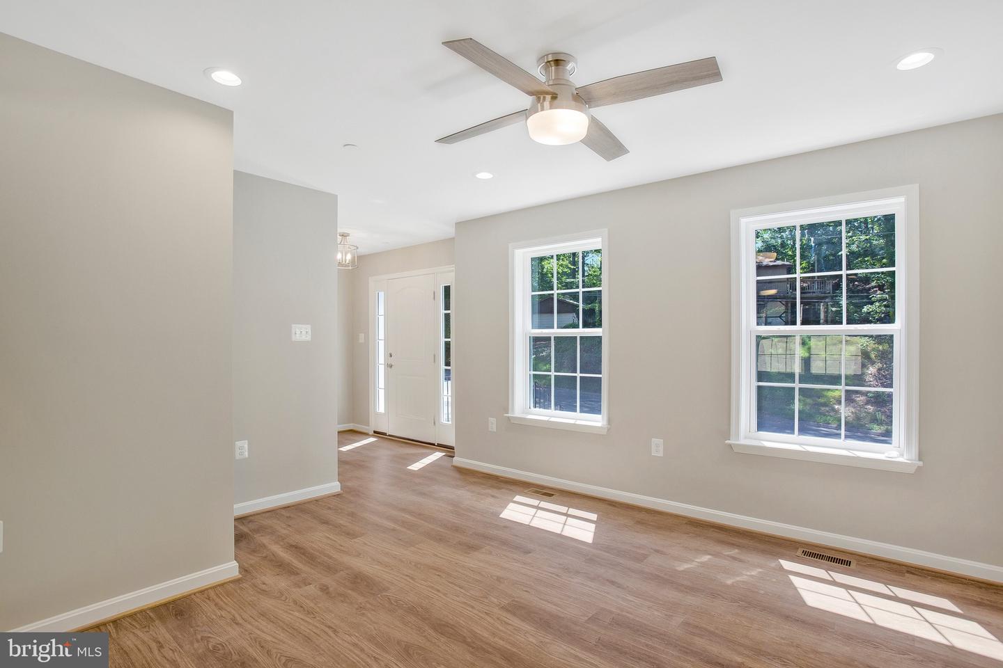 8 E Poplar Ln Property Photo 6