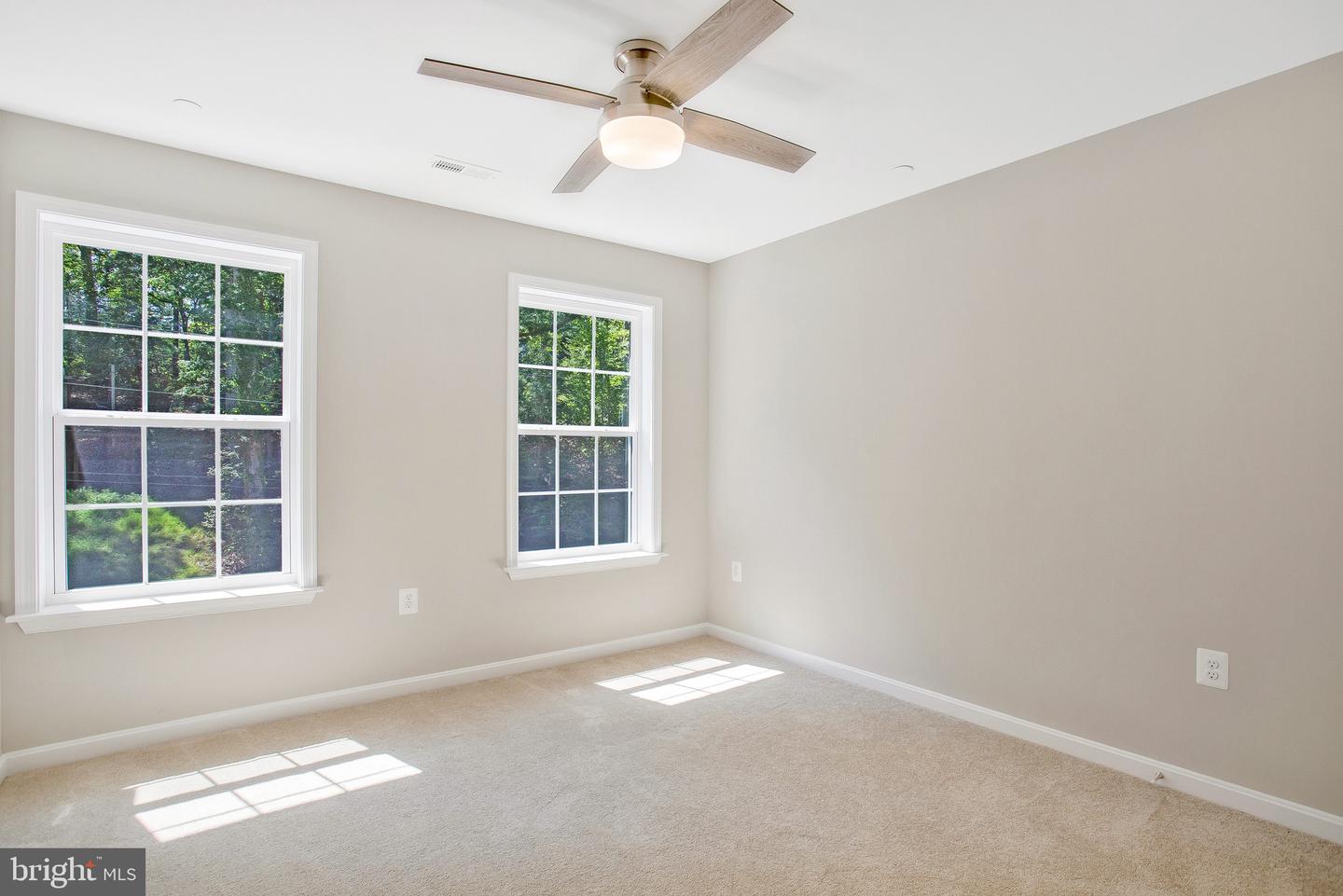 8 E Poplar Ln Property Photo 14