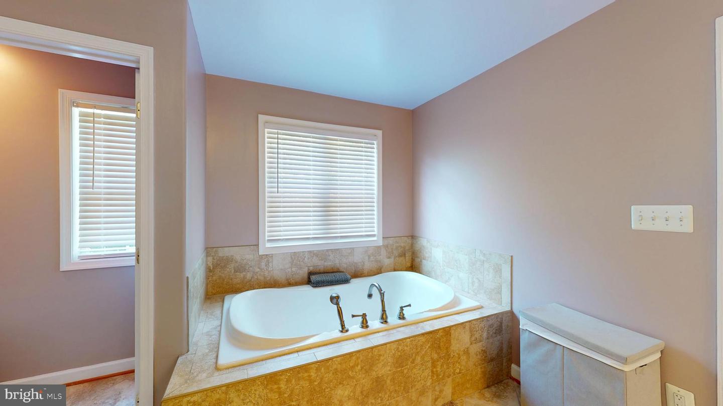 8070 Amberleigh Place Property Photo 34