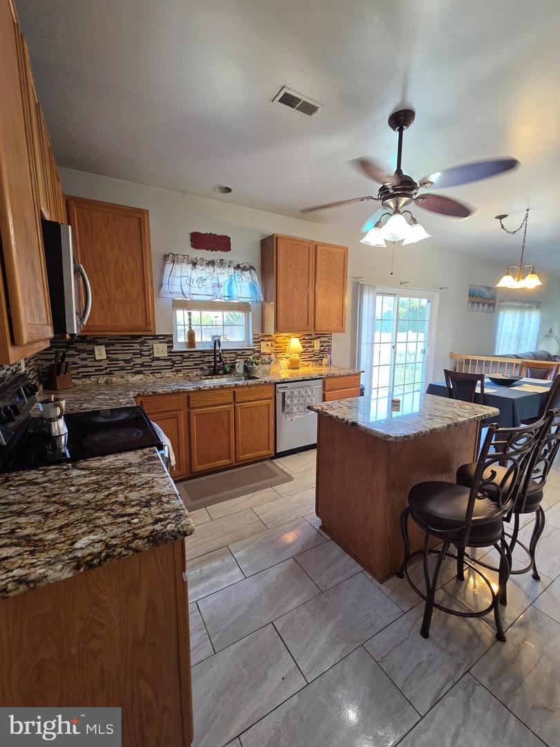 2282 Woodberry Dr Property Photo 6