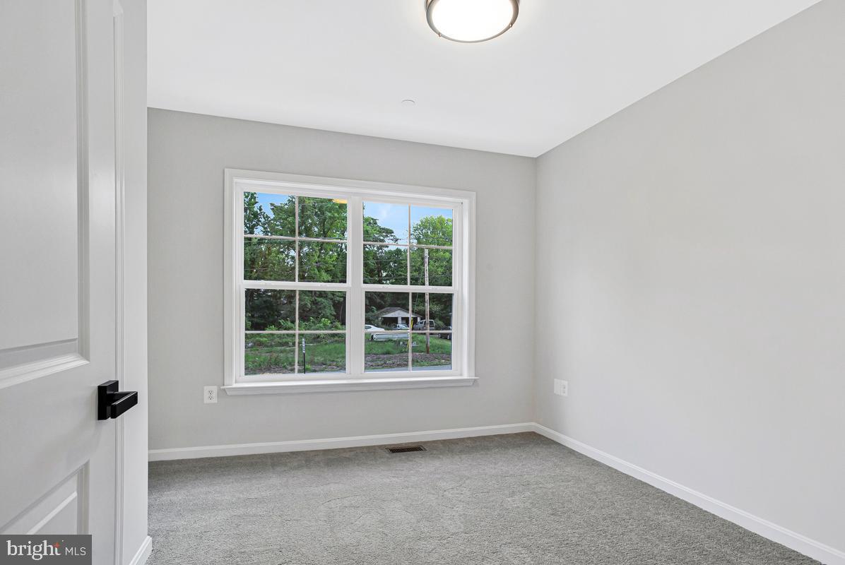 10-e Poplar Ln Property Photo 21
