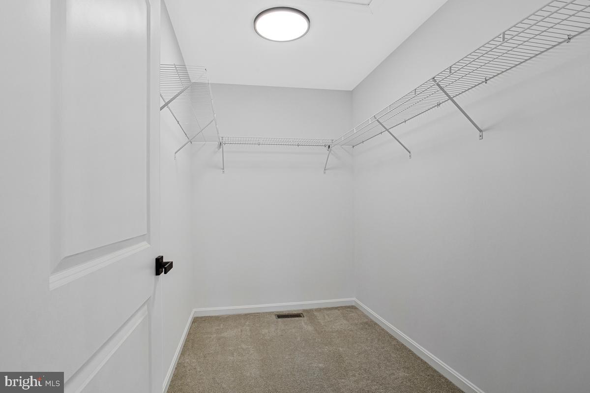10-e Poplar Ln Property Photo 28