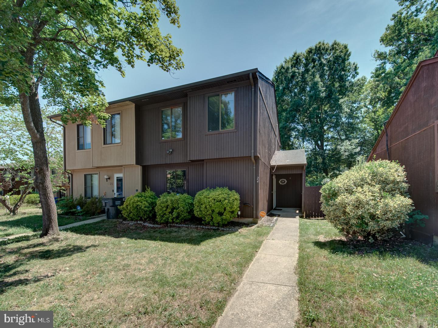 24 KEEPSAKE PL Property Photo 1