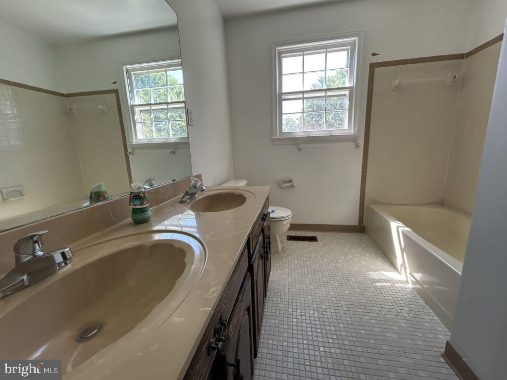 3402 Williamsburg Dr Property Photo 10