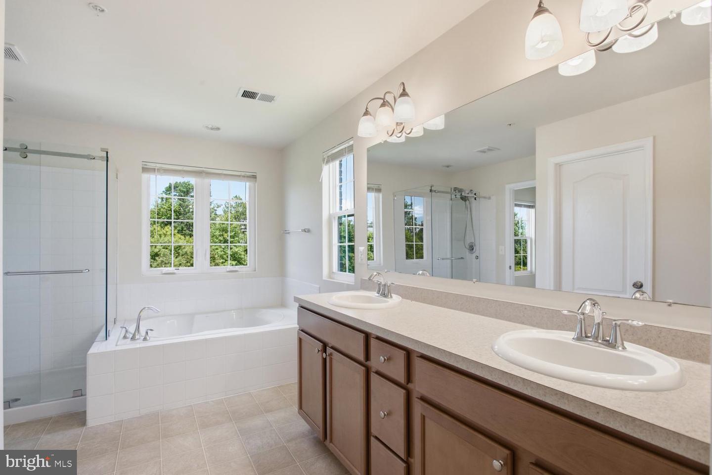 11664 Palm Desert Pl Property Photo 14
