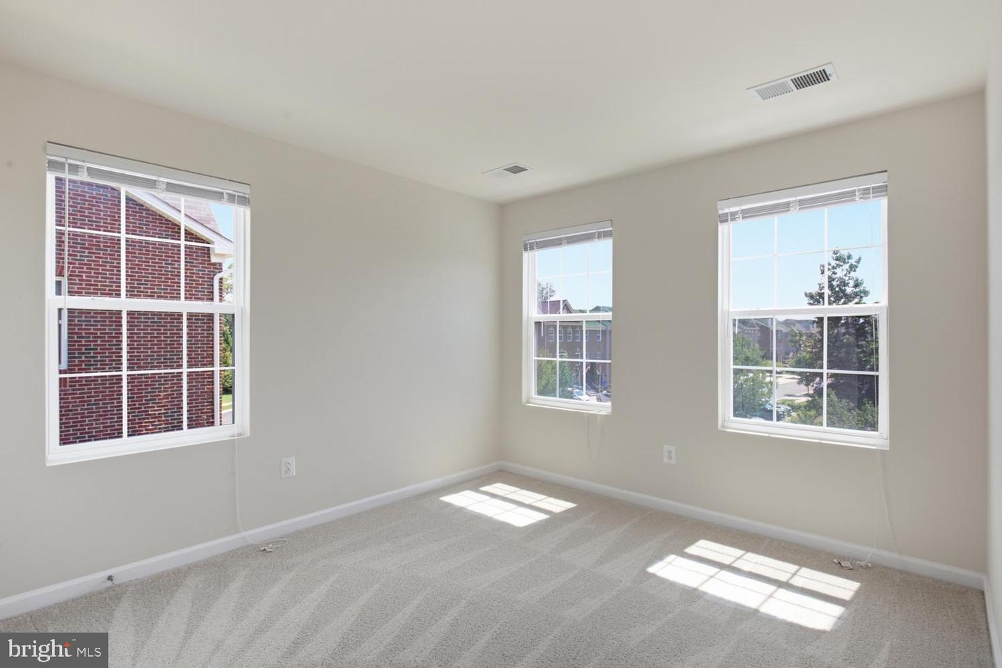 11664 Palm Desert Pl Property Photo 15