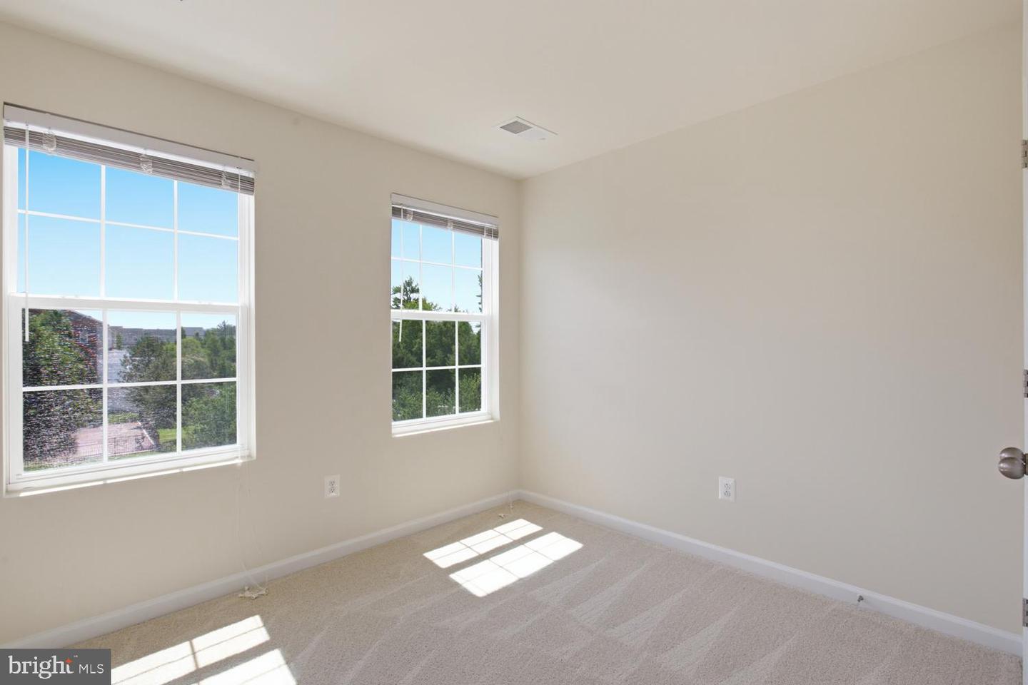 11664 Palm Desert Pl Property Photo 16