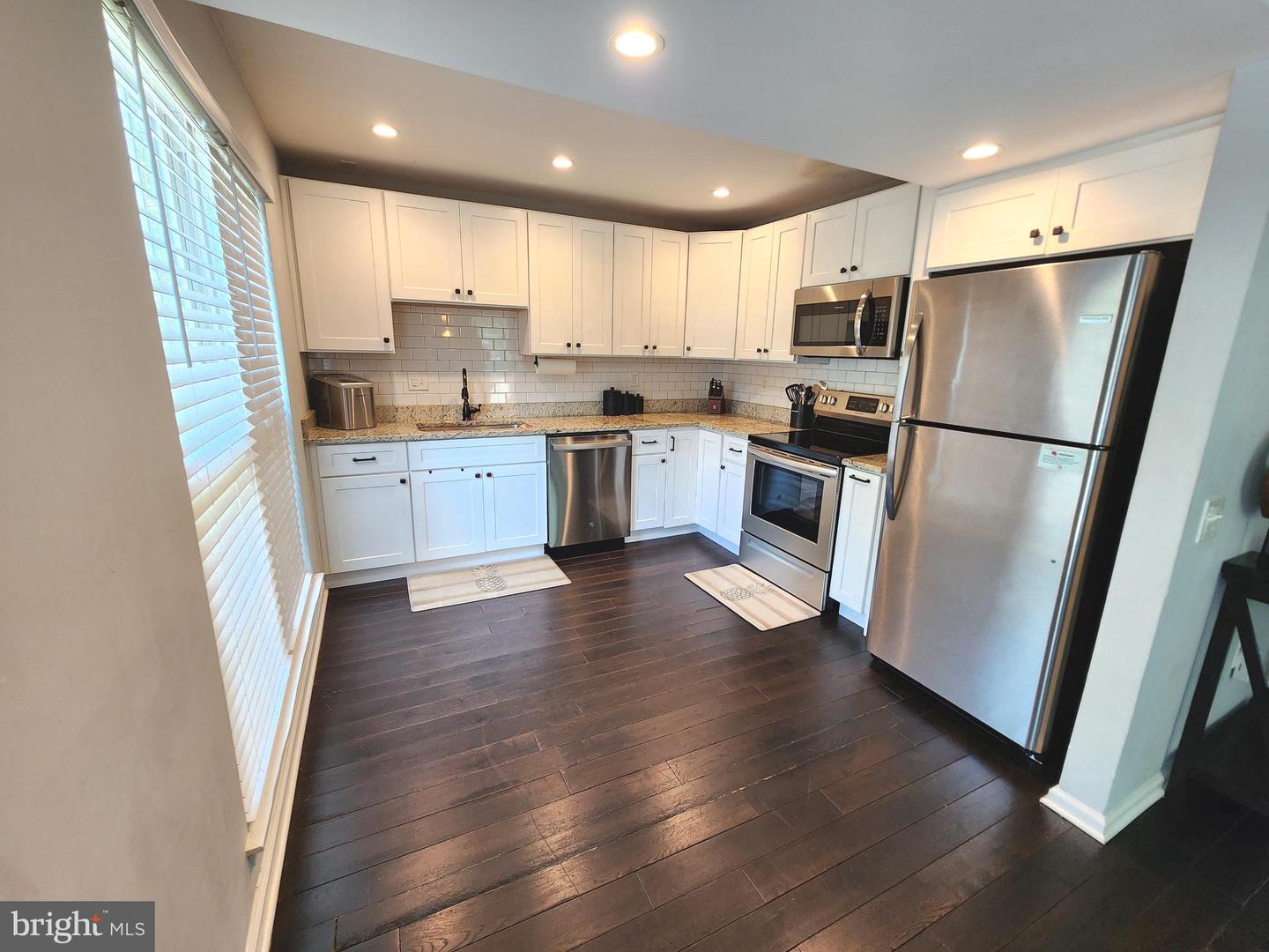 3447-a Iris Pl Property Photo 6