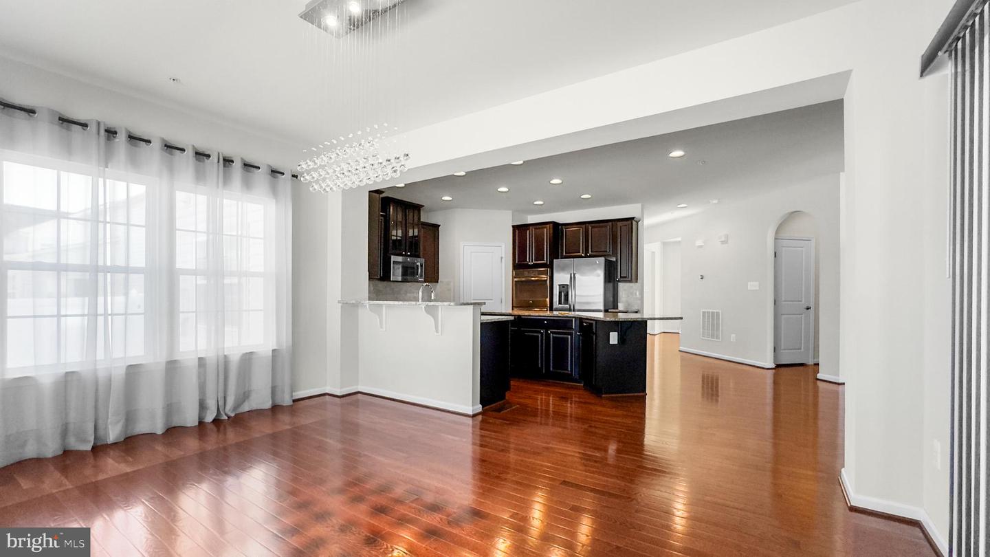 10185 Warfield St Property Photo 6