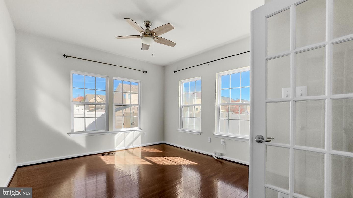 10185 Warfield St Property Photo 8