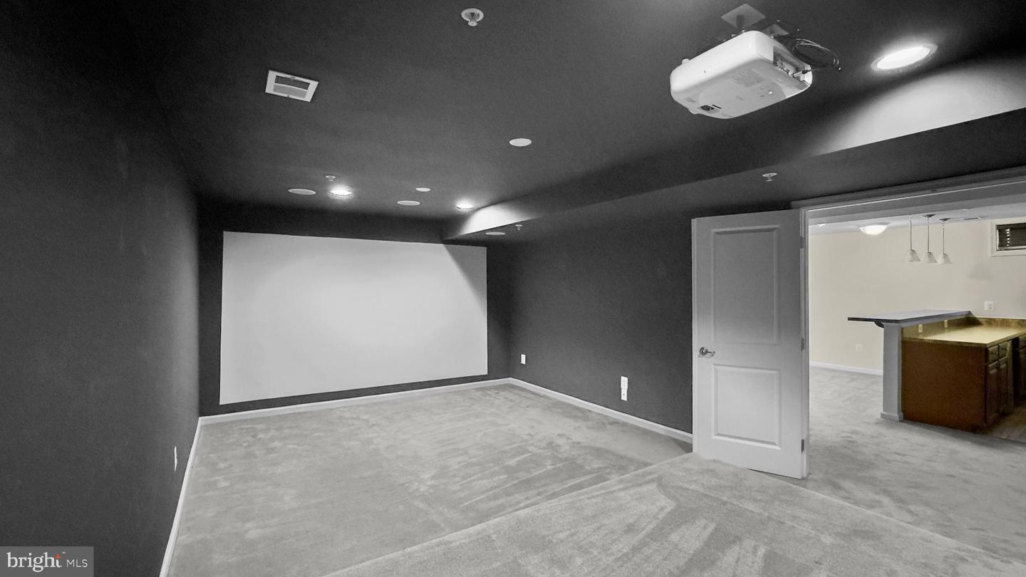 10185 Warfield St Property Photo 18