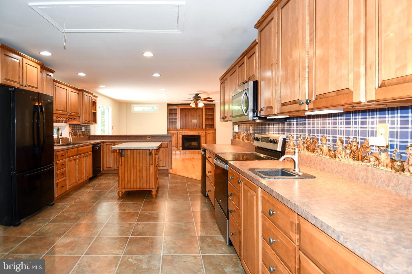 8870 Brook Dr Property Photo 4