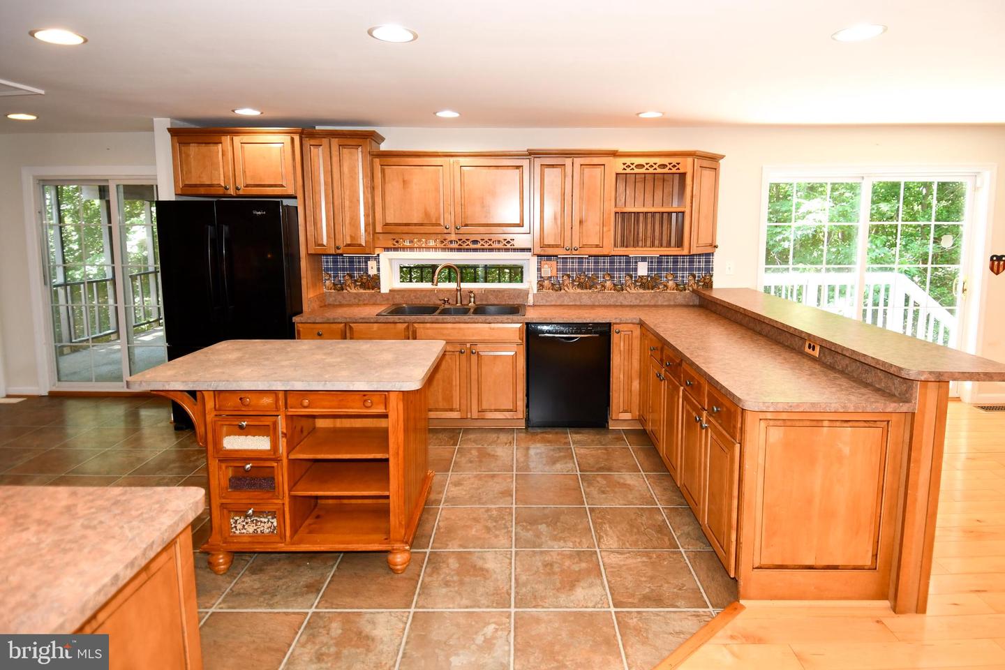 8870 Brook Dr Property Photo 6