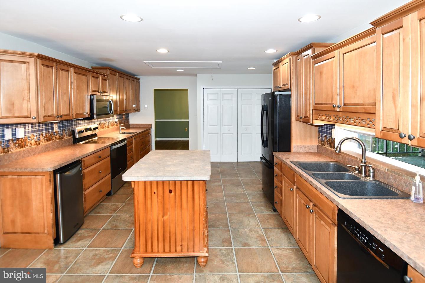 8870 Brook Dr Property Photo 7