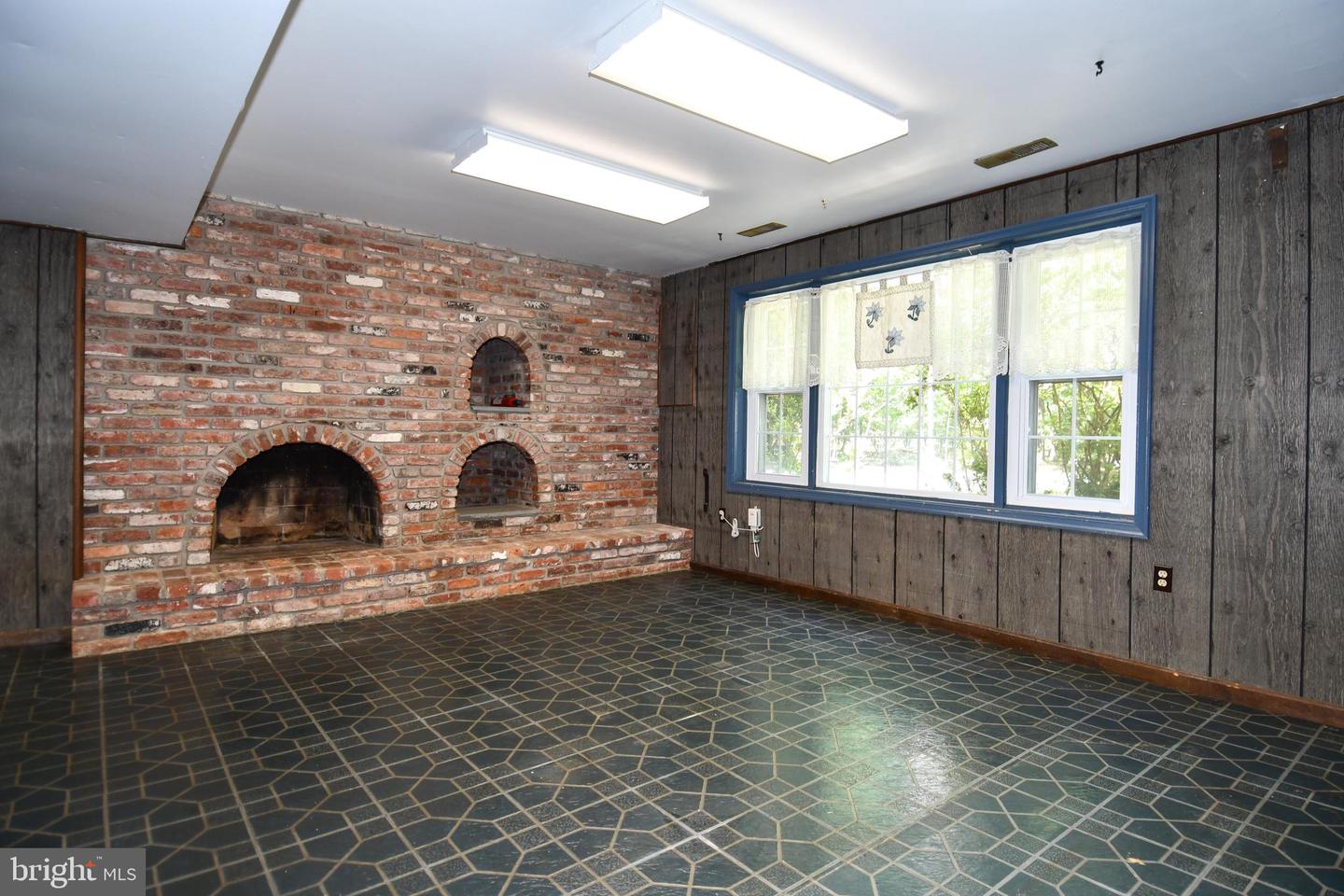 8870 Brook Dr Property Photo 33