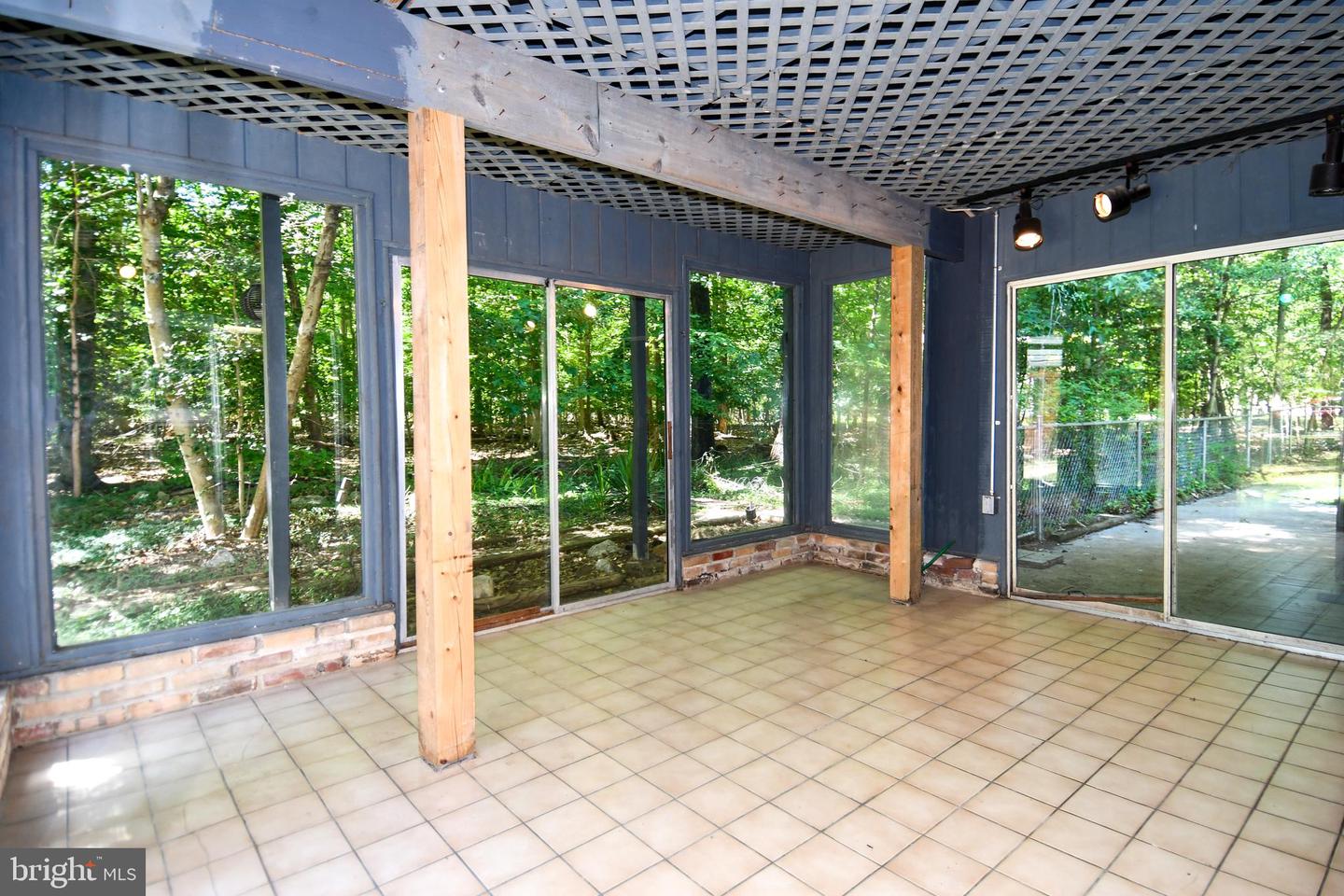 8870 Brook Dr Property Photo 36