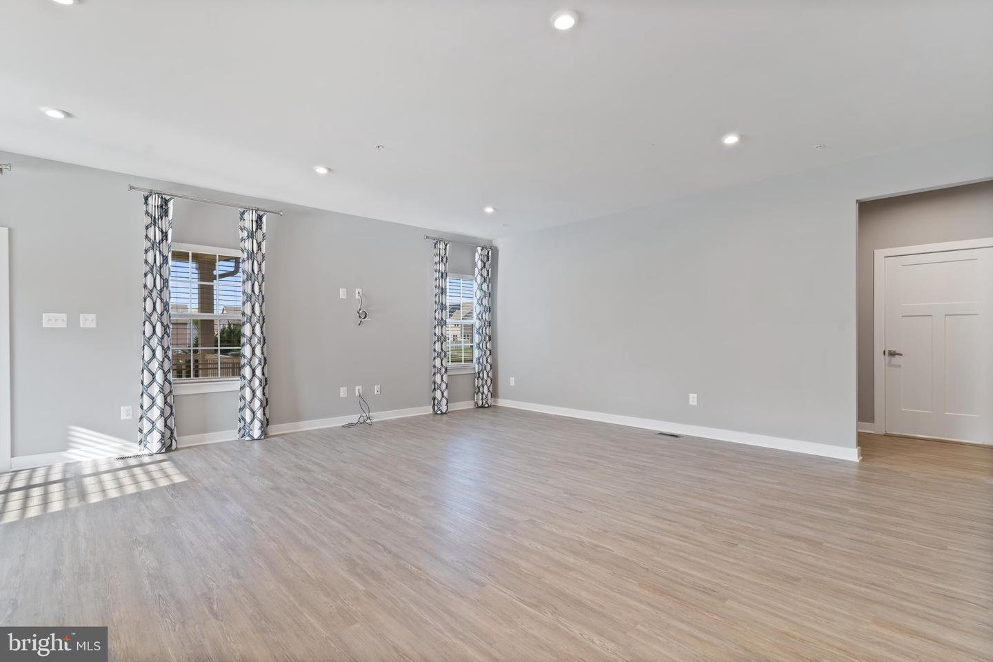 10602 Starfire Ln Property Photo 16