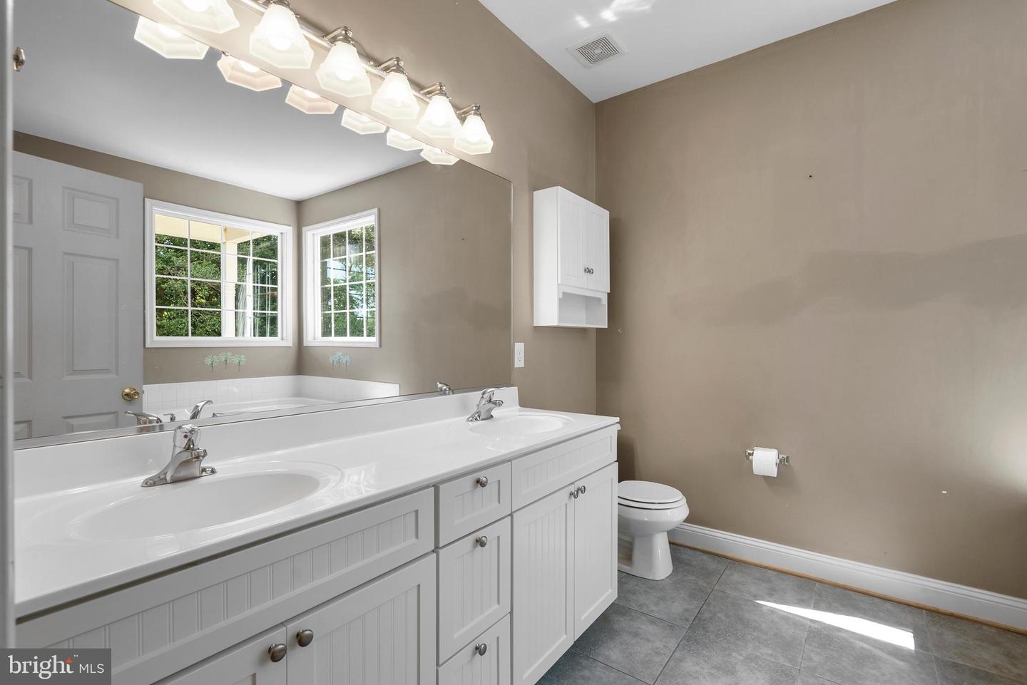 7425 Sandy Bottom Ct Property Photo 30