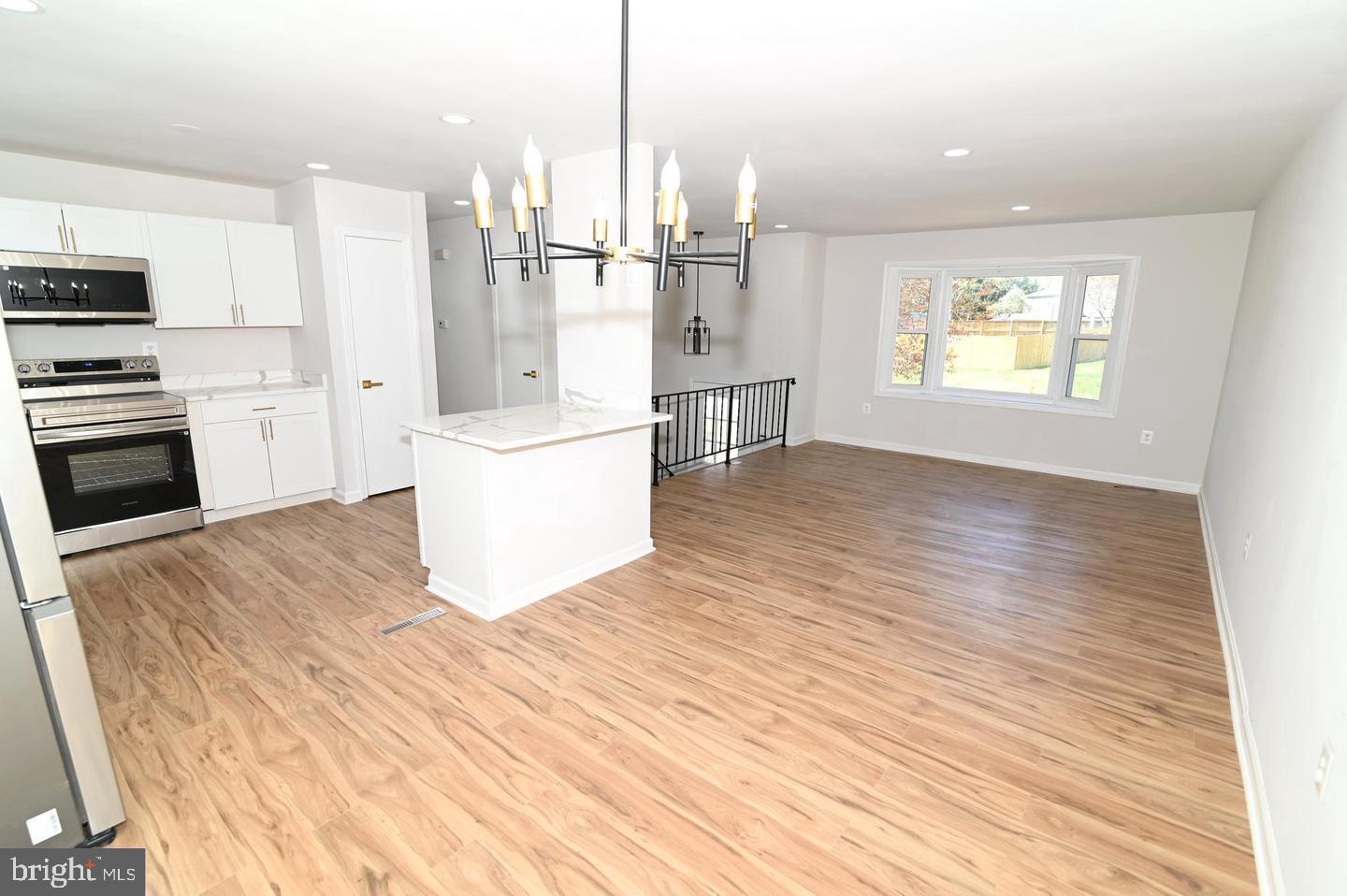 2124 Bell Tree Ln Property Photo 7