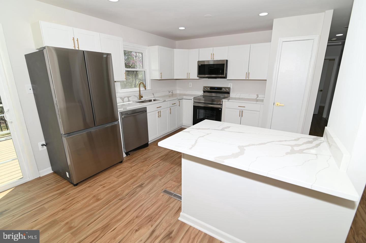 2124 Bell Tree Ln Property Photo 8