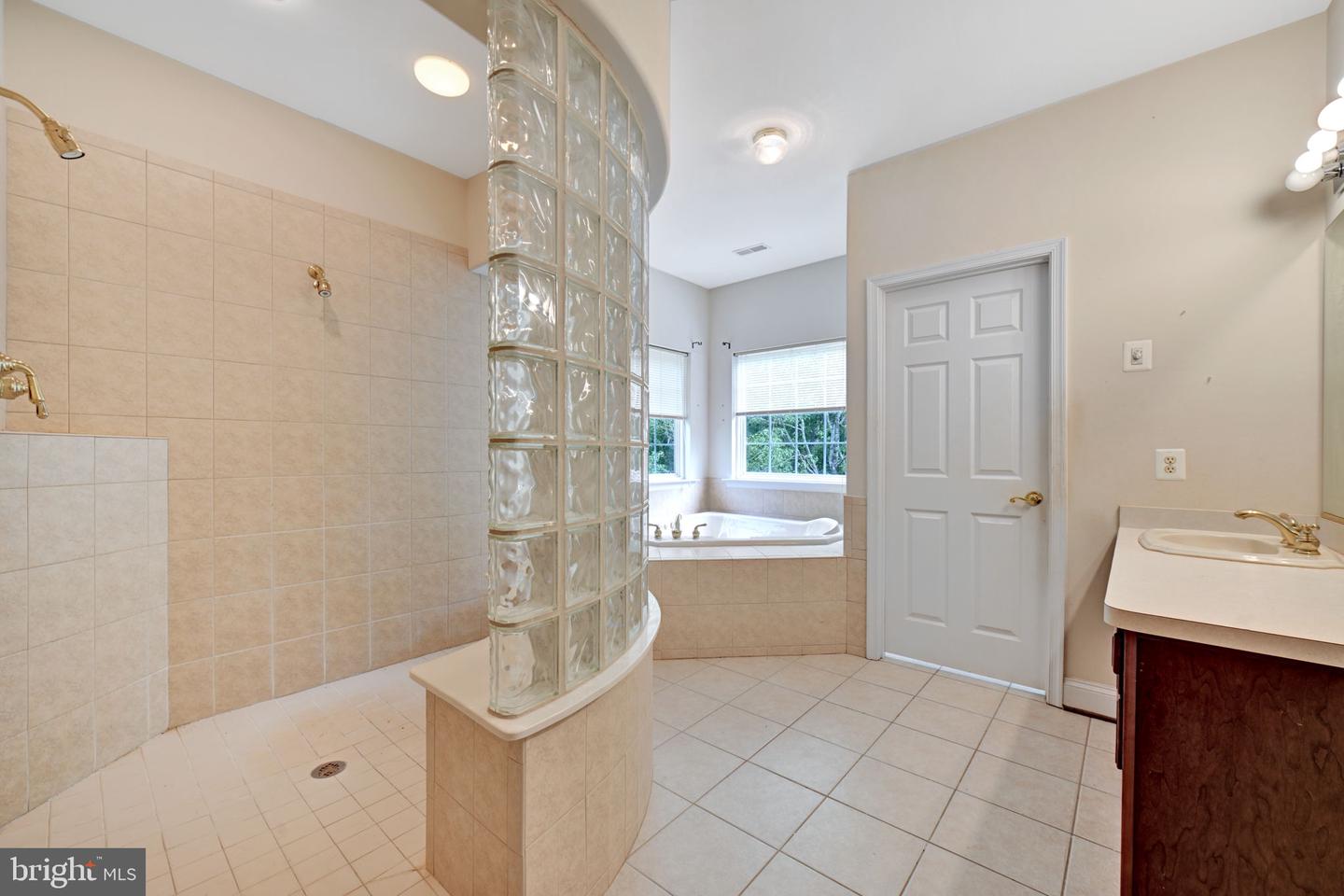 7980 Norwich Ct Property Photo 5