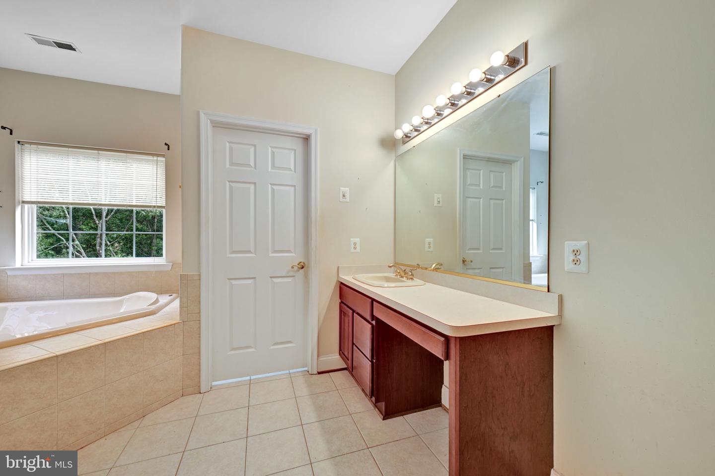 7980 Norwich Ct Property Photo 7