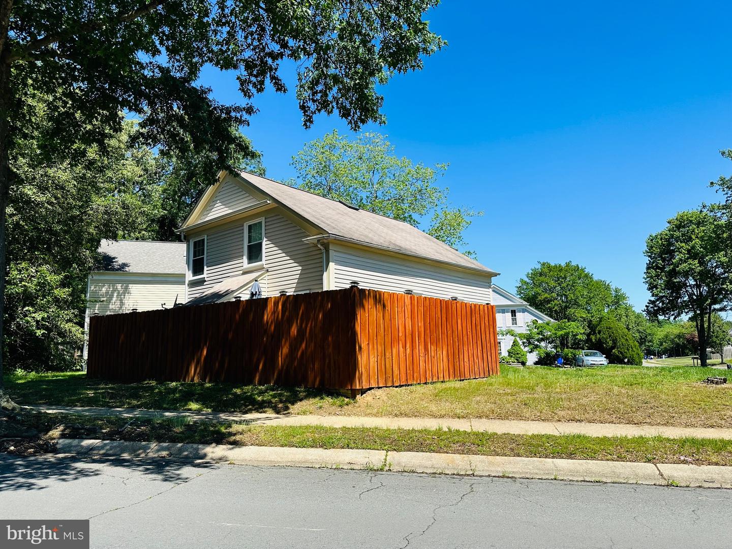 3433-a Azalea Pl Property Photo 4