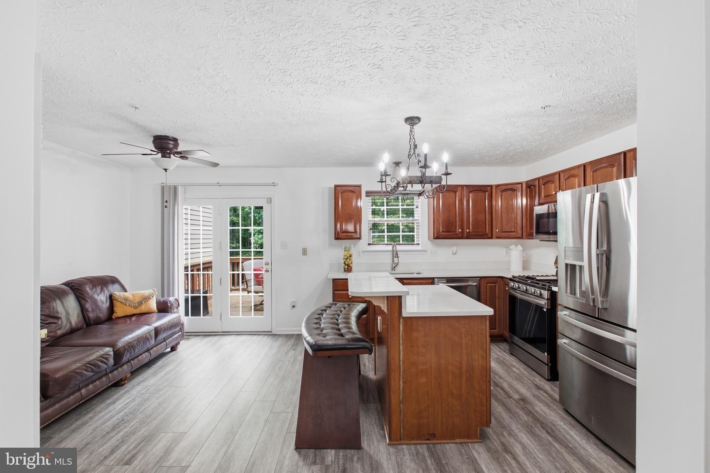 8012 Bullfinch Pl Property Photo 5