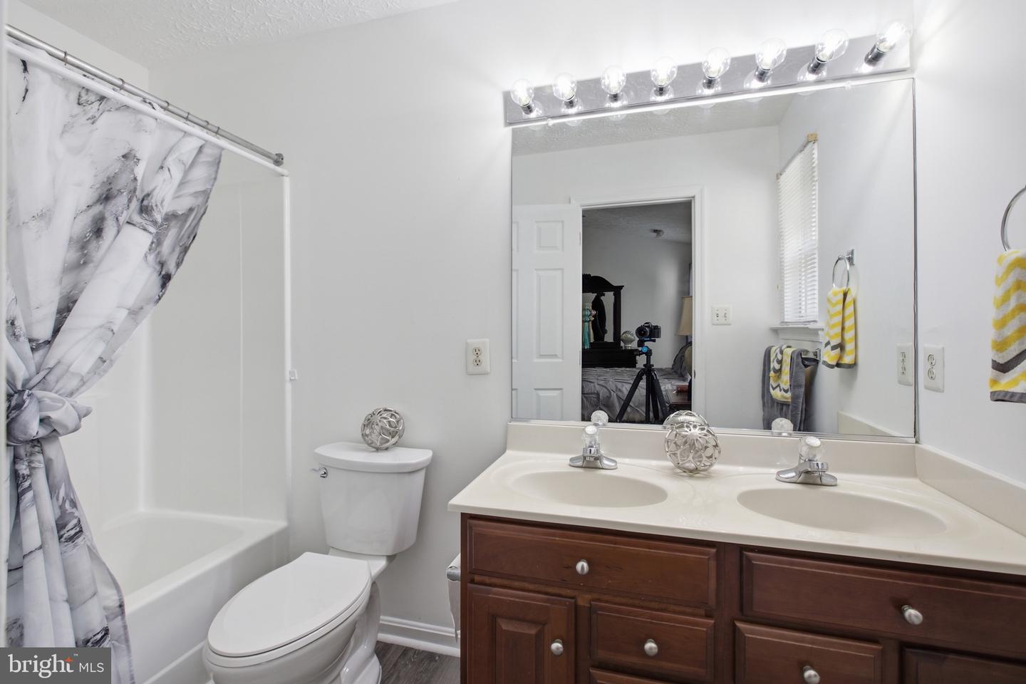 8012 Bullfinch Pl Property Photo 20