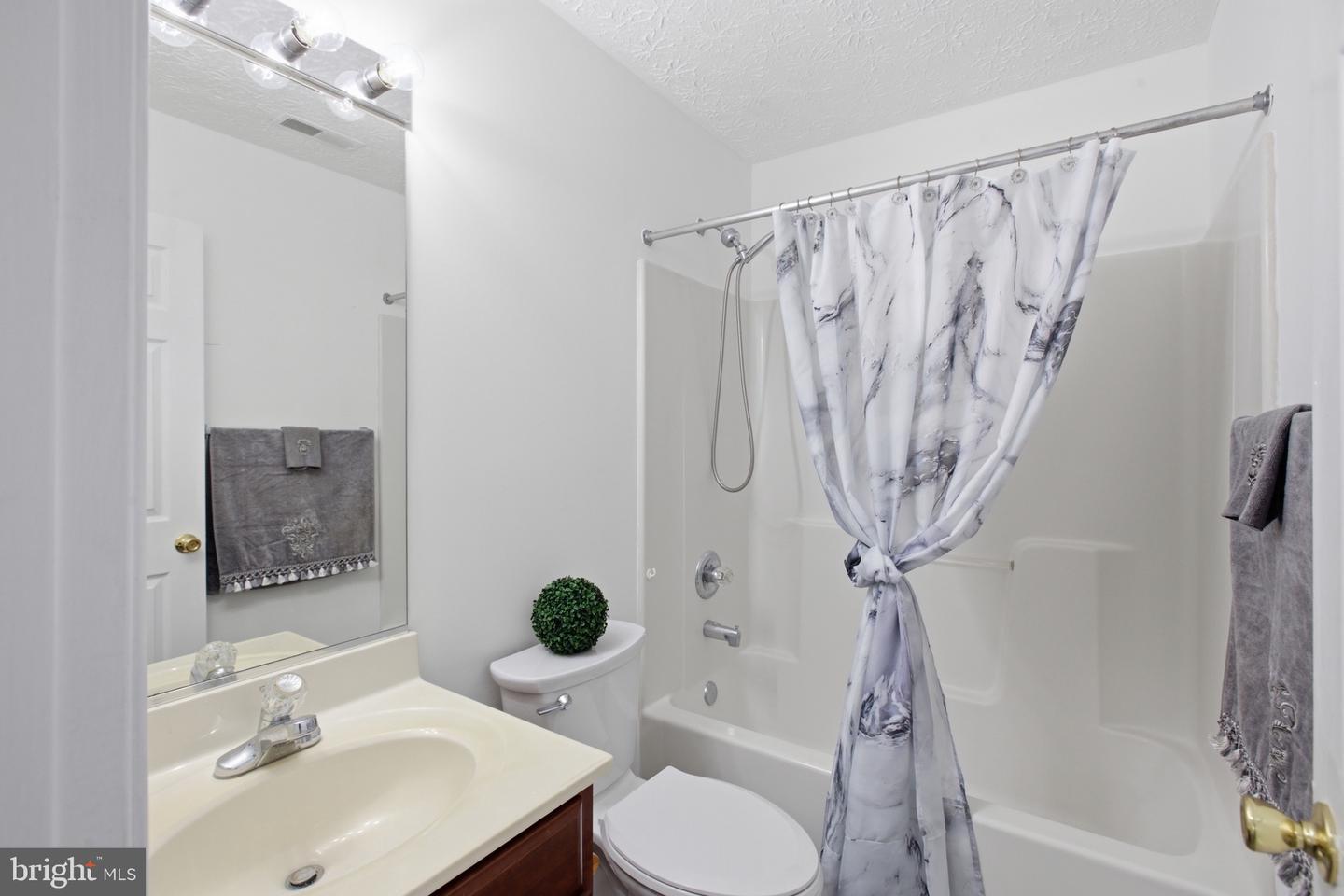 8012 Bullfinch Pl Property Photo 24