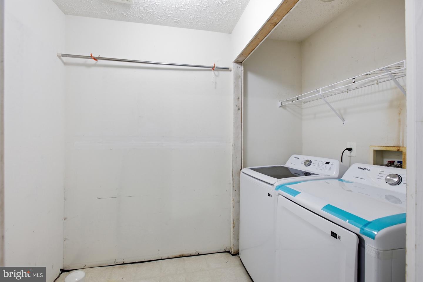 8012 Bullfinch Pl Property Photo 33