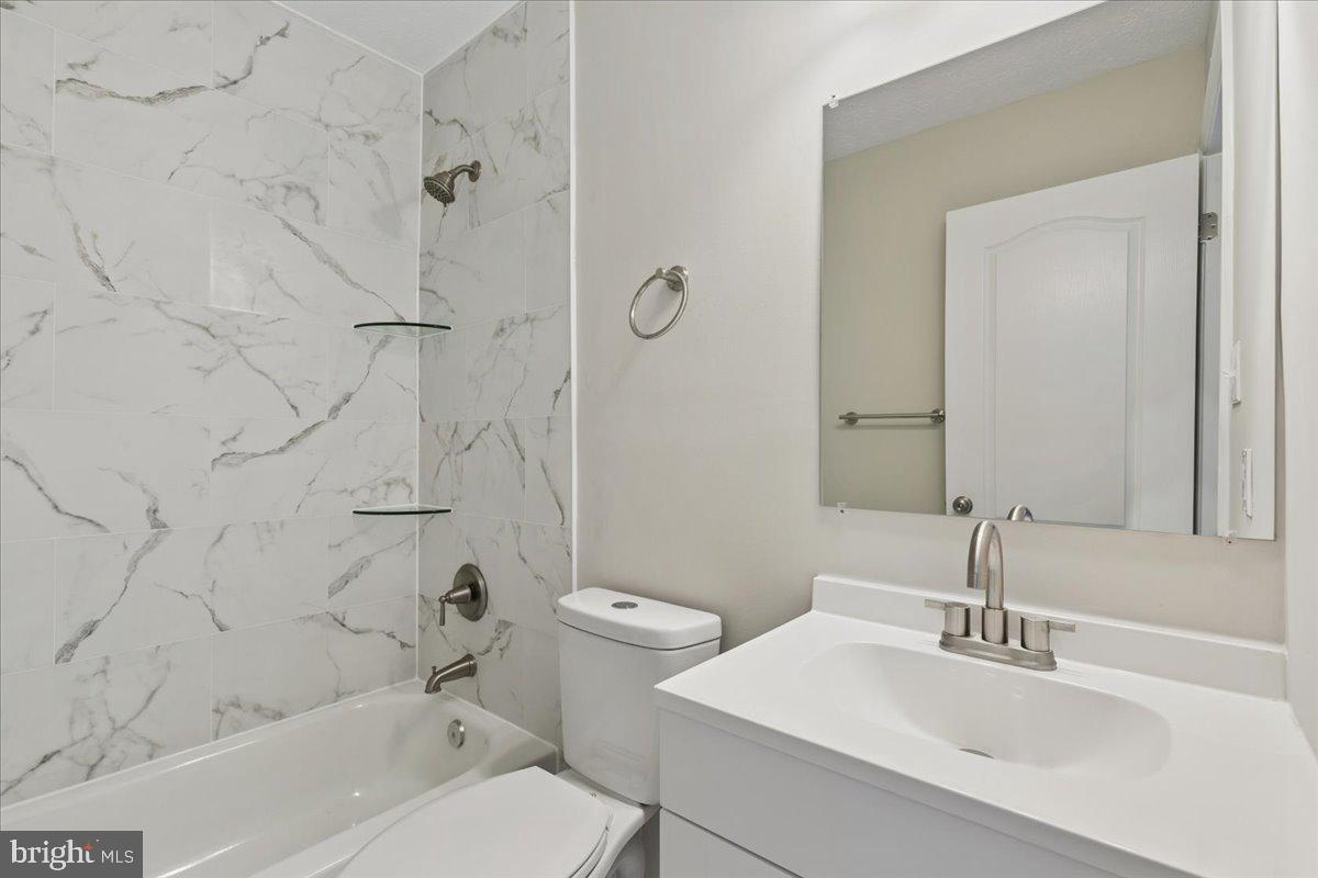 2577 Bolinbrook Ct Property Photo 38