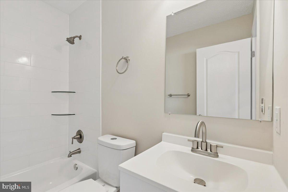2577 Bolinbrook Ct Property Photo 44