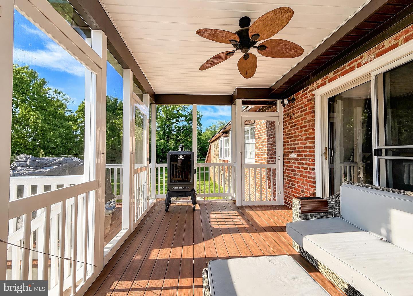 5935 River Rd Property Photo 18