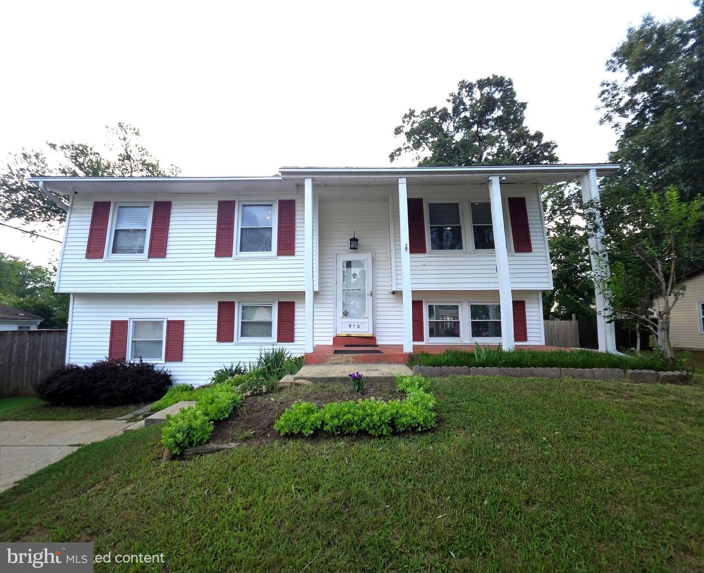 910 Mciver Dr Property Photo 2
