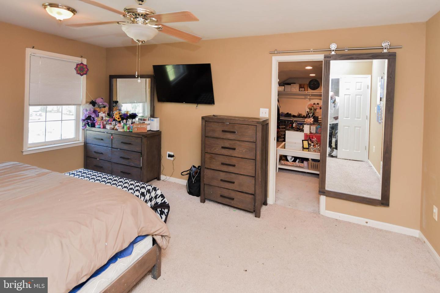 2406 Berry Thicket Ct Property Photo 8