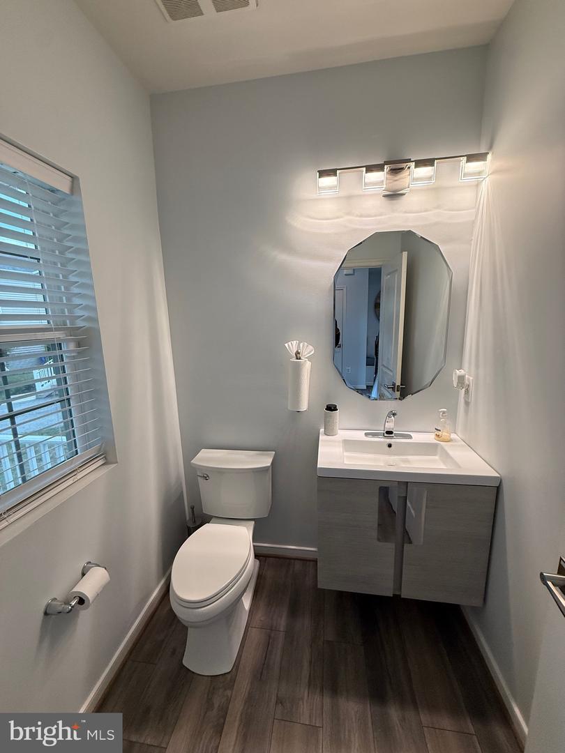 9831 Rhine Ct Property Photo 6