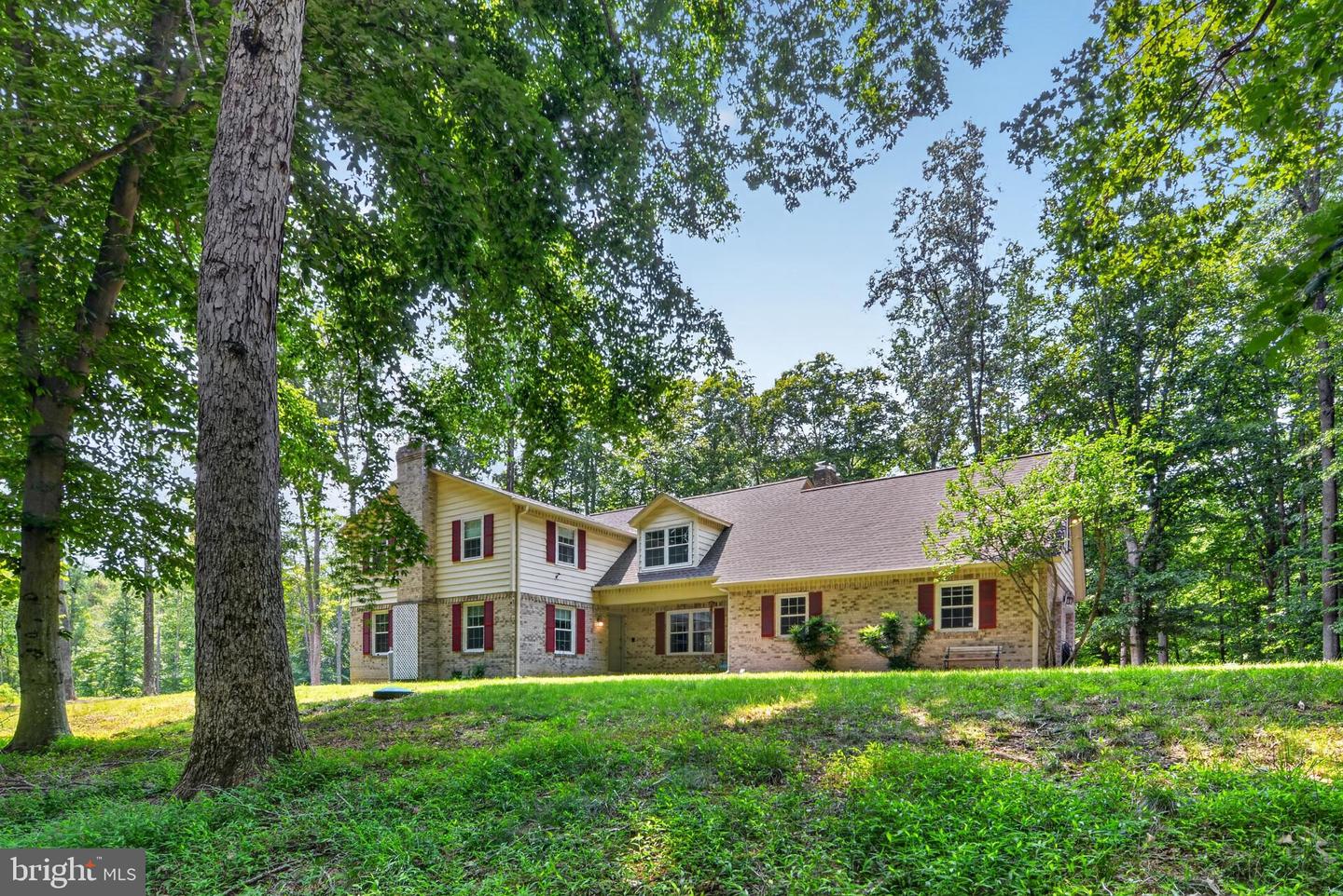 7075 Wood Glen Dr Property Photo 1
