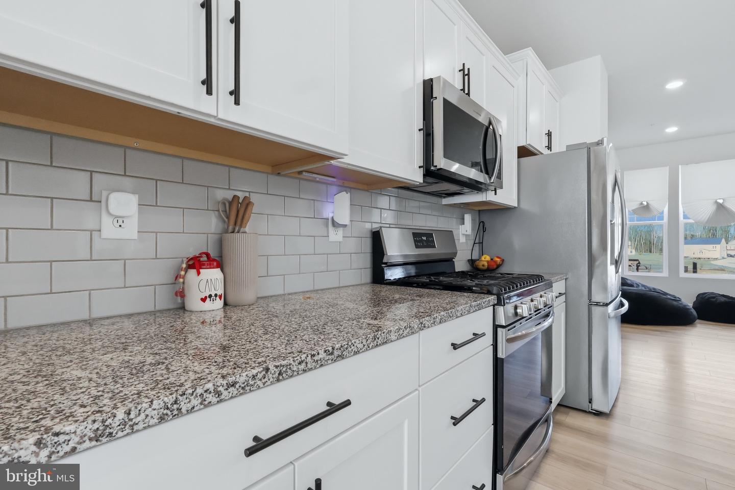 6894 Barrowfield Pl Property Photo 7